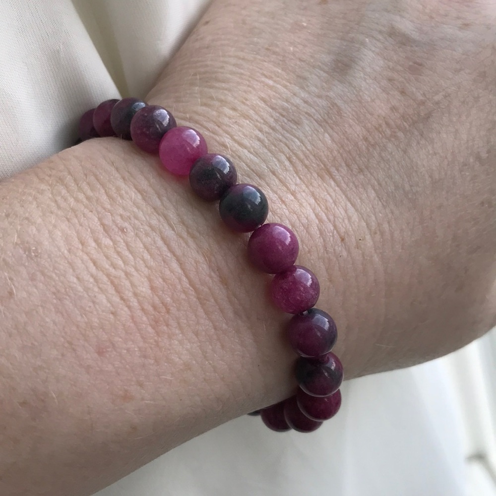Natural Ruby and Zoisite 8mm bracelet - Picture 8 of 9